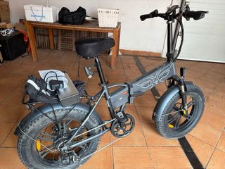 Bicicleta eléctrica plegable poco usada