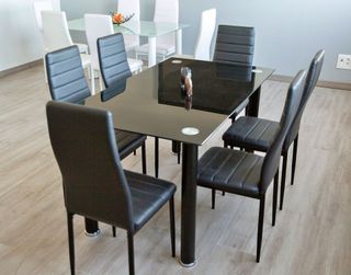 Mesa Comedor Cristal + 6 Sillas Piel Sintética