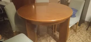 Mesa redonda de madera