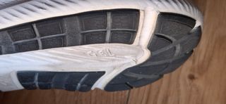 Zapatillas Asics Negras y Rojas