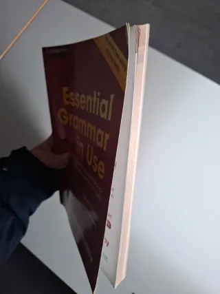 Essential Grammar in Use with Answers: A Self-S...