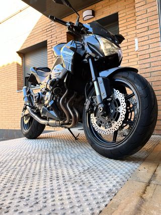 Kawasaki Z800e Deslimitada
