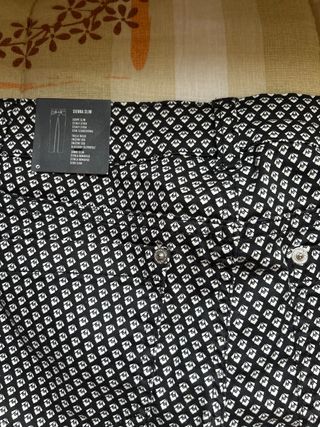 Pantalón estampado blanco y negro