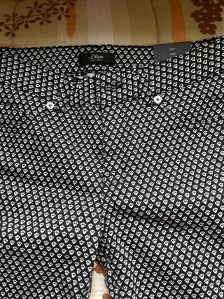 Pantalón estampado blanco y negro