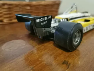 Bburago F1 Renault RE30 Alen prost 1/24