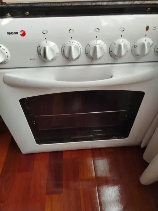 Vitrocerámica Fagor con Horno Blanco