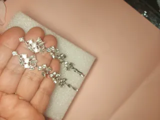 Pendientes largos plateados para fiesta