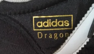 Zapatillas Adidas Negras y Blancas