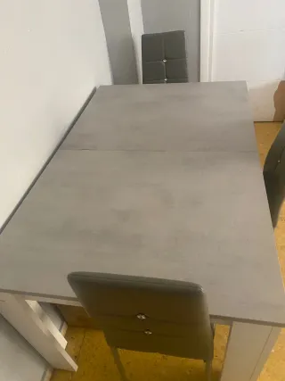 Mesa y Sillas Comedor Gris