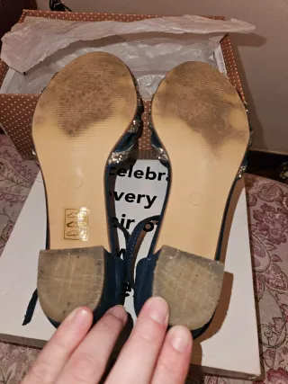 Sandalias azules y doradas para mujer