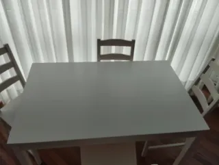Mesa JOKKMOKK con 4 Sillas Ikea