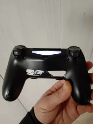 PS4 Slim 500GB + 2 Controller + Cuffie + 4 giochi