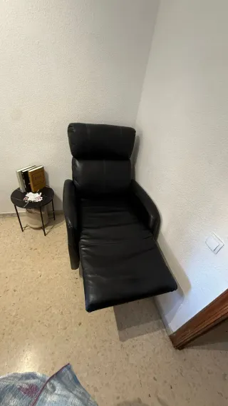 Sofá negro extensible de piel