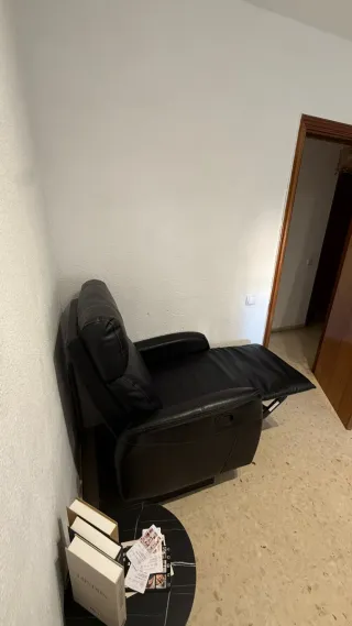 Sofá negro extensible de piel