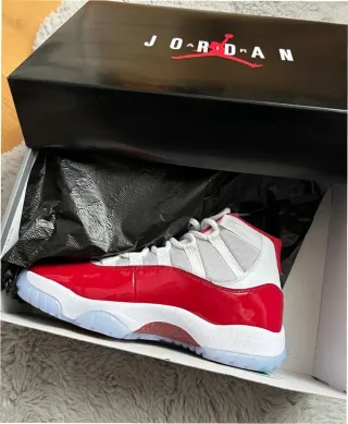 Jordan 11 Retro Cherry Talla 40