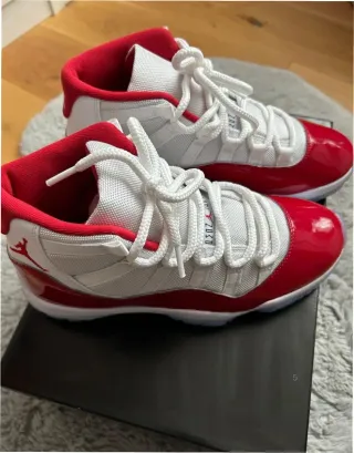 Jordan 11 Retro Cherry Talla 40