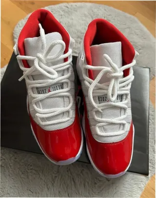 Jordan 11 Retro Cherry Talla 40