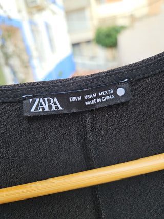 Vestido midi negro elegante manga francesa