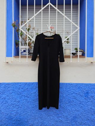 Vestido midi negro elegante manga francesa