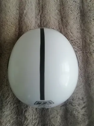 Casco moto infantil blanco con visera.