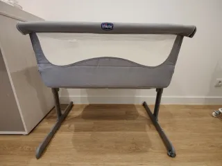 Minicuna colecho Chicco Next2me gris