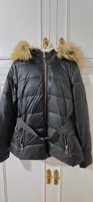 Anorak verde botella oscuro con capucha y cinturón