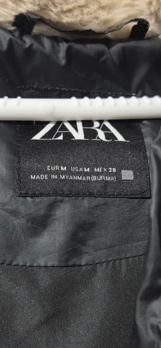 Anorak verde botella oscuro con capucha y cinturón