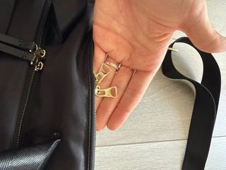 Bolsa de viaje Parfois negra con bolsillos