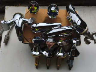 Lote grifería modelos antiguos