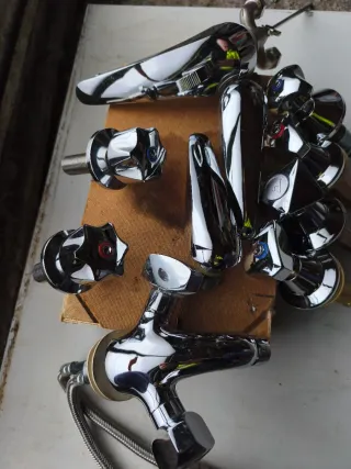 Lote grifería modelos antiguos