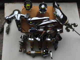 Lote grifería modelos antiguos