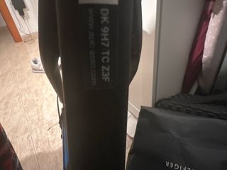 Bicicleta de montaña negra y azul