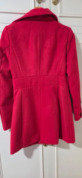 Abrigo de paño rojo