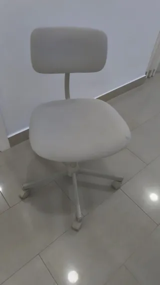 Silla de oficina con ruedas
