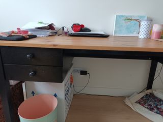 Prezioso scrittoio in legno massello con stile industriale