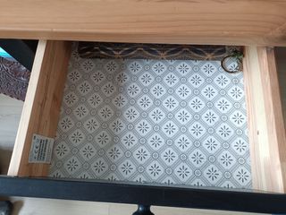 Prezioso scrittoio in legno massello con stile industriale