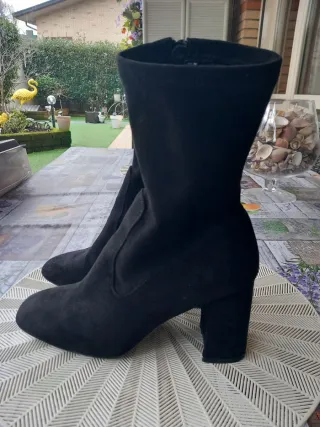 Stivali con tacco neri in velluto. Ottime condizio