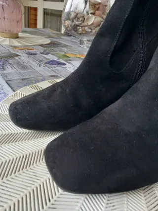 Stivali con tacco neri in velluto. Ottime condizio