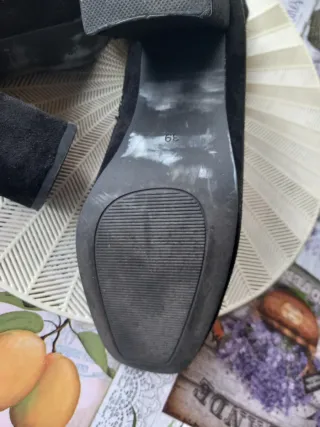 Stivali con tacco neri in velluto. Ottime condizio