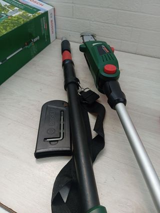 Bosch UniversalChainPole 18 - Sierra de Cadena