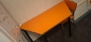 Mesa y silla infantil naranja