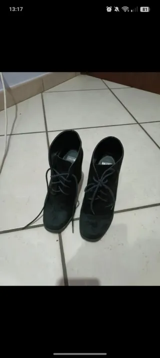 Scarpe stivaletto nere con lacci