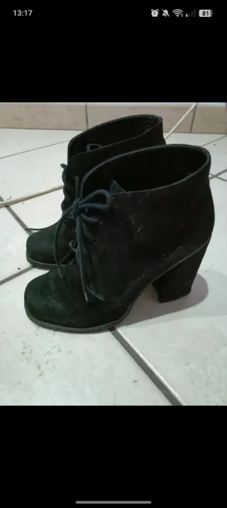 Scarpe stivaletto nere con lacci