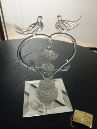 Escultura de cristal de pájaros y corazón