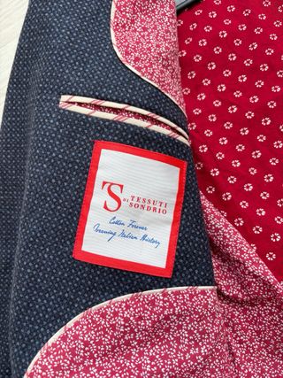 Americana azul con forro rojo