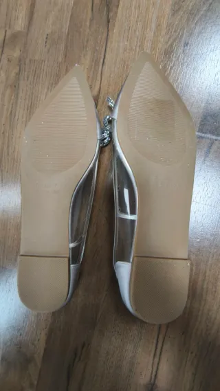 Zapatos planos plateados Primark con lazo