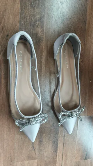 Zapatos planos plateados Primark con lazo