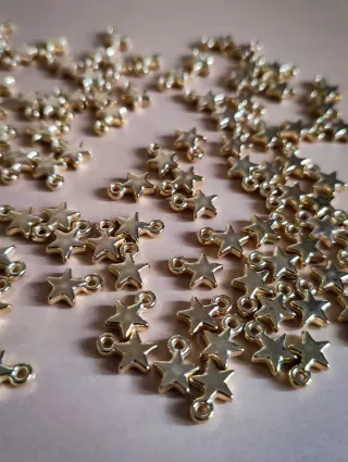 100 Ciondoli Stella in Plastica Dorata