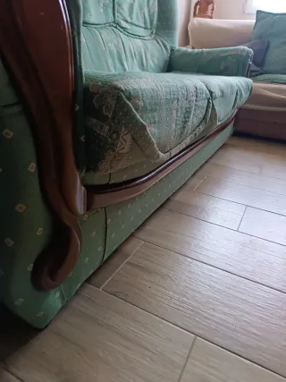 Sofá de tela verde