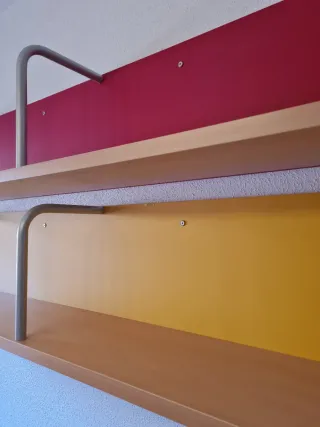 Estanterías flotantes madera y metal